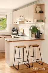 https://images.listonce.com.au/custom/160x/listings/25-ti-tree-crescent-seaford-vic-3198/134/01976134_img_04.jpg?aahtALIg1cI