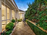 https://images.listonce.com.au/custom/160x/listings/250-davis-street-kew-vic-3101/040/00829040_img_07.jpg?5t8V41EnTNA