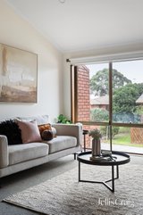 https://images.listonce.com.au/custom/160x/listings/2511-hannah-street-cheltenham-vic-3192/952/01900952_img_04.jpg?xkm3GYdaV4w