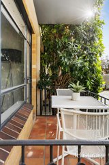 https://images.listonce.com.au/custom/160x/listings/253-grove-road-hawthorn-vic-3122/147/01913147_img_04.jpg?FvRQblV_ZLA