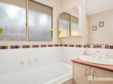 https://images.listonce.com.au/custom/160x/listings/254-bristol-crescent-lilydale-vic-3140/996/01524996_img_13.jpg?33FAixOg2NY