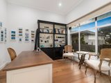 https://images.listonce.com.au/custom/160x/listings/254-henry-street-eltham-vic-3095/697/01733697_img_07.jpg?gTRWBhyEVrg