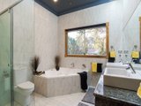 https://images.listonce.com.au/custom/160x/listings/258-hereford-road-lilydale-vic-3140/286/01524286_img_08.jpg?WAAPPVvbC9s