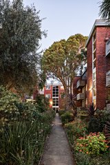 https://images.listonce.com.au/custom/160x/listings/259-milton-street-ascot-vale-vic-3032/690/01754690_img_20.jpg?xdr5ScM0jeg