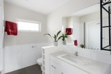 https://images.listonce.com.au/custom/160x/listings/25b-elsa-court-eltham-vic-3095/138/01593138_img_07.jpg?tfj80P07xe0