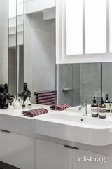 https://images.listonce.com.au/custom/160x/listings/26-bromham-place-richmond-vic-3121/787/01815787_img_23.jpg?2X9_efaH8Vc