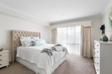 https://images.listonce.com.au/custom/160x/listings/26-dandallo-drive-eltham-vic-3095/350/01518350_img_09.jpg?pZKvvgnzcX4