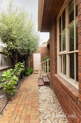 https://images.listonce.com.au/custom/160x/listings/26-gardenvale-road-caulfield-south-vic-3162/903/01942903_img_11.jpg?oUuQsewhMRs