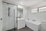 https://images.listonce.com.au/custom/160x/listings/26-hodgson-grove-bentleigh-east-vic-3165/962/01397962_img_07.jpg?MuAt15IEnZQ