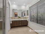 https://images.listonce.com.au/custom/160x/listings/26-norris-circuit-croydon-vic-3136/747/01525747_img_12.jpg?FXUTX61cMxY