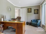 https://images.listonce.com.au/custom/160x/listings/26-st-glens-way-lake-gardens-vic-3355/579/01576579_img_09.jpg?nb5U21eAqDk