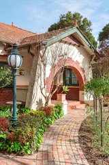 https://images.listonce.com.au/custom/160x/listings/26-the-grove-coburg-vic-3058/310/00688310_img_15.jpg?2eVxdIkZIuE