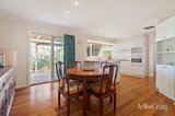 https://images.listonce.com.au/custom/160x/listings/26-view-street-croydon-vic-3136/247/01884247_img_03.jpg?PJ1CUFyPzbo
