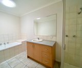 https://images.listonce.com.au/custom/160x/listings/261-rennie-street-lara-vic-3212/279/01969279_img_07.jpg?THL5NZxOquY