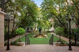 https://images.listonce.com.au/custom/160x/listings/26380-toorak-rd-south-yarra-vic-3141/130/01732130_img_08.jpg?Asu1oqCxYu8