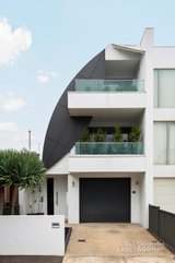 https://images.listonce.com.au/custom/160x/listings/265-graham-street-port-melbourne-vic-3207/885/01832885_img_01.jpg?jgjWj7yAskM