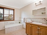 https://images.listonce.com.au/custom/160x/listings/27-ashton-rise-doncaster-east-vic-3109/102/01718102_img_08.jpg?zClGzC3rm6w