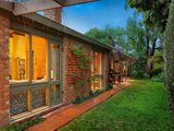 https://images.listonce.com.au/custom/160x/listings/27-belgrove-avenue-balwyn-vic-3103/741/01683741_img_08.jpg?7GnaySjzQdI