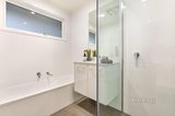 https://images.listonce.com.au/custom/160x/listings/27-highland-avenue-mitcham-vic-3132/937/01030937_img_07.jpg?gowQy4yU5XE