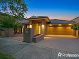 https://images.listonce.com.au/custom/160x/listings/27-kingston-way-mooroolbark-vic-3138/420/01526420_img_01.jpg?6He1Os1go94