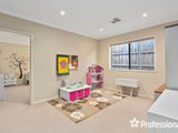 https://images.listonce.com.au/custom/160x/listings/27-kingston-way-mooroolbark-vic-3138/420/01526420_img_10.jpg?7e_ZVqdTfxg