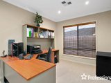 https://images.listonce.com.au/custom/160x/listings/27-kingston-way-mooroolbark-vic-3138/420/01526420_img_14.jpg?ysIv9mDifKY