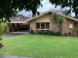 https://images.listonce.com.au/custom/160x/listings/27-meryl-street-doncaster-east-vic-3109/388/01679388_img_01.jpg?DKp6w8FVyTU