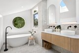 https://images.listonce.com.au/custom/160x/listings/27-mills-street-hampton-vic-3188/582/01680582_img_08.jpg?mHAq3HE44MY