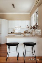 https://images.listonce.com.au/custom/160x/listings/27-mitchell-street-northcote-vic-3070/136/01986136_img_11.jpg?RxHa29zi-j8