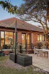 https://images.listonce.com.au/custom/160x/listings/27-mitchell-street-northcote-vic-3070/136/01986136_img_18.jpg?Lpjt4XvW7Uc