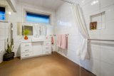 https://images.listonce.com.au/custom/160x/listings/27-palm-beach-crescent-mount-waverley-vic-3149/161/01916161_img_08.jpg?uSO65tCKgCQ