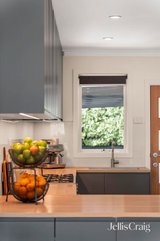 https://images.listonce.com.au/custom/160x/listings/27-raymond-street-blackburn-north-vic-3130/110/01907110_img_07.jpg?p8KzizXP88Q