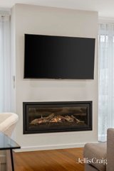 https://images.listonce.com.au/custom/160x/listings/27-savanna-drive-mooroolbark-vic-3138/739/01954739_img_04.jpg?iUvJOjxfN5g