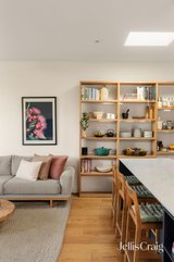 https://images.listonce.com.au/custom/160x/listings/27-shaftesbury-parade-thornbury-vic-3071/494/01980494_img_10.jpg?xGaeWxX1Myc