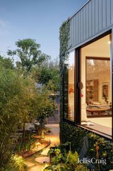 https://images.listonce.com.au/custom/160x/listings/27-shaftesbury-parade-thornbury-vic-3071/494/01980494_img_17.jpg?Gk-3p_Wxkeo