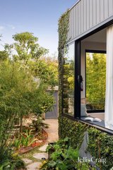https://images.listonce.com.au/custom/160x/listings/27-shaftesbury-parade-thornbury-vic-3071/494/01980494_img_18.jpg?n-rL521l4Ek