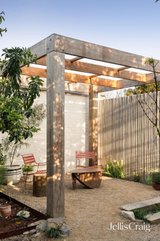 https://images.listonce.com.au/custom/160x/listings/27-shaftesbury-parade-thornbury-vic-3071/494/01980494_img_19.jpg?p7U4-JHyjyo