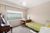 https://images.listonce.com.au/custom/160x/listings/27-st-chester-avenue-lake-gardens-vic-3355/560/01029560_img_11.jpg?hZl5UNGaKPE