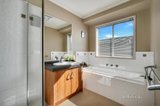 https://images.listonce.com.au/custom/160x/listings/27-st-chester-avenue-lake-gardens-vic-3355/603/01584603_img_15.jpg?KRPG5ljHfoc