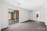 https://images.listonce.com.au/custom/160x/listings/27-tree-change-way-woodend-vic-3442/390/01818390_img_10.jpg?3nZ06h8bWuY