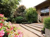 https://images.listonce.com.au/custom/160x/listings/27-wattletree-drive-mount-helen-vic-3350/704/01575704_img_12.jpg?8qA5wwUZhH4