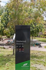 https://images.listonce.com.au/custom/160x/listings/27-westwood-drive-bulleen-vic-3105/099/01844099_img_09.jpg?GE8yg_Jfre0