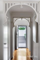 https://images.listonce.com.au/custom/160x/listings/27-woodhouse-grove-box-hill-north-vic-3129/096/01982096_img_03.jpg?yElXPnZb4LE