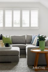 https://images.listonce.com.au/custom/160x/listings/27-woodhouse-grove-box-hill-north-vic-3129/096/01982096_img_11.jpg?sBkxsAHwat0