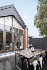 https://images.listonce.com.au/custom/160x/listings/27-york-street-prahran-vic-3181/530/01137530_img_09.jpg?9XKi2k5X9OY