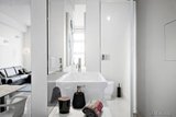 https://images.listonce.com.au/custom/160x/listings/27125-oxford-street-collingwood-vic-3066/937/01681937_img_14.jpg?VSSrW8_FeJI