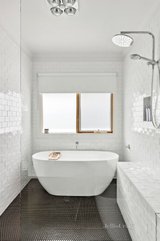 https://images.listonce.com.au/custom/160x/listings/2724-shell-road-point-lonsdale-vic-3225/640/01680640_img_08.jpg?viHneu1sxO4