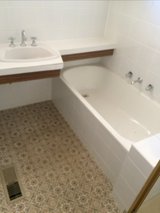 https://images.listonce.com.au/custom/160x/listings/2736-centre-road-bentleigh-east-vic-3165/284/01780284_img_02.jpg?ggvEB6Tmb14
