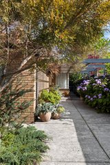 https://images.listonce.com.au/custom/160x/listings/274-raleigh-street-thornbury-vic-3071/332/01292332_img_12.jpg?u3BlC9BLLBo