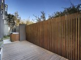 https://images.listonce.com.au/custom/160x/listings/279-marine-parade-elwood-vic-3184/773/01793773_img_04.jpg?TgzS0x8b3vg